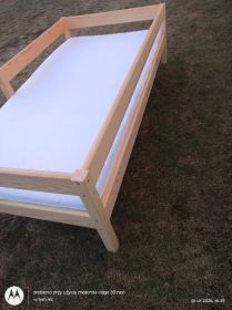 Łóżko z litego drewna