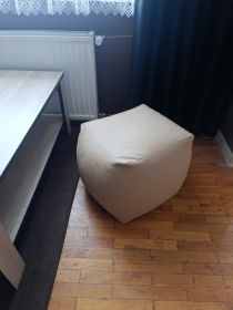 sprzedam dwie pufy&nbsp; szerokość...