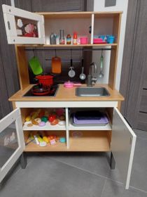 Kuchnia drewniana z akcesoriami