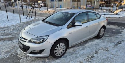 Opel Astra J 1.6 2017 sedan 1.6 benzyna + LPG