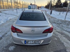 Opel Astra J 1.6 2017 sedan 1.6 benzyna + LPG