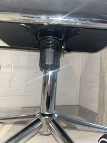 Sprzedam krzesło biurowe obrotowe - białe, regulowane