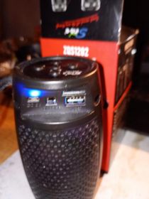 Głośnik 5W bluetooth (posiada radio)