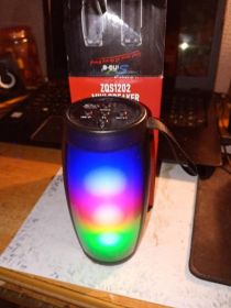 Głośnik 5W bluetooth (posiada radio)