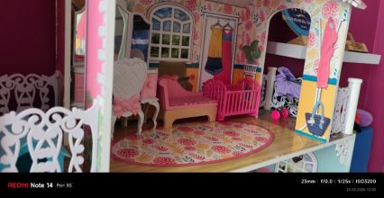 Domek dla lalek z wyposazeniem