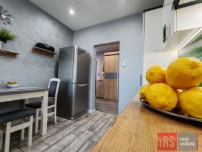 Nowoczesne mieszkanie z 3 miejscami parkingowymi.