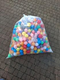 Sprzedam piłki do basenu