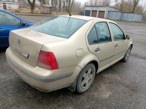 Sprzedam/zamienię Volkswagena Bora 1,6 mpi gaz 2001 rok