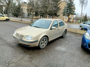 Sprzedam/zamienię Volkswagena Bora 1,6 mpi gaz 2001 rok