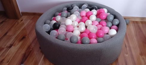 Duży basen z kulkami