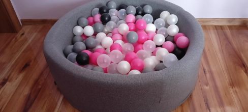 Duży basen z kulkami