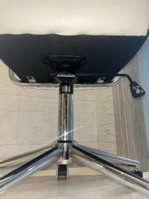 Krzesło białe regulowane biurkowe obrotowe