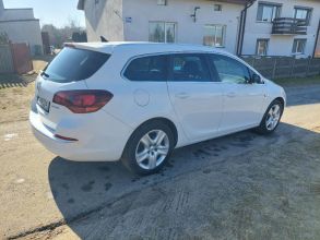 Opel Astra J 1,6 cdti 136KM. KLIMATRONIK 2xPDC