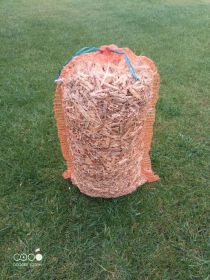 Zrębki drzewne zamiast kory