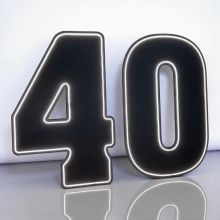 Wynajmę czarna led 30stke i 40stke